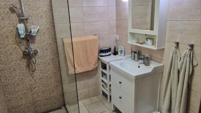 Kuća, Petosoban i veći, Prodaja, 213m2, Lesnina, Gradska lokacija, Lesnina