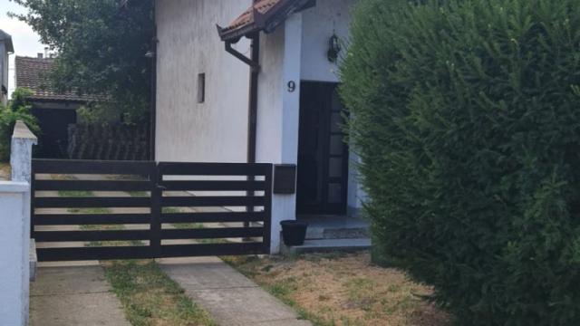 Kuća, Petosoban i veći, Prodaja, 330m2, Nova Pazova, Okolno mesto, Branka Copica