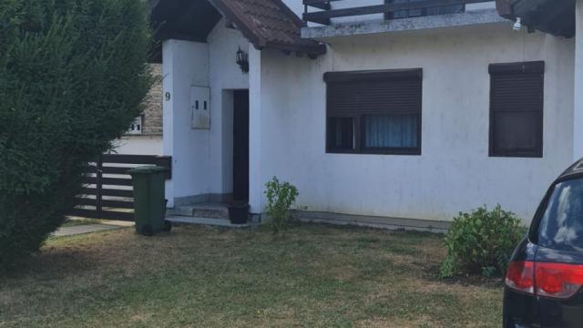 Kuća, Petosoban i veći, Prodaja, 330m2, Nova Pazova, Okolno mesto, Branka Copica