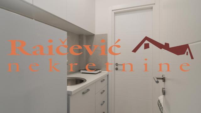 Poslovni prostor, Trosoban, Izdavanje, 140m2, Banovo brdo, Čukarica, Bore Markovica