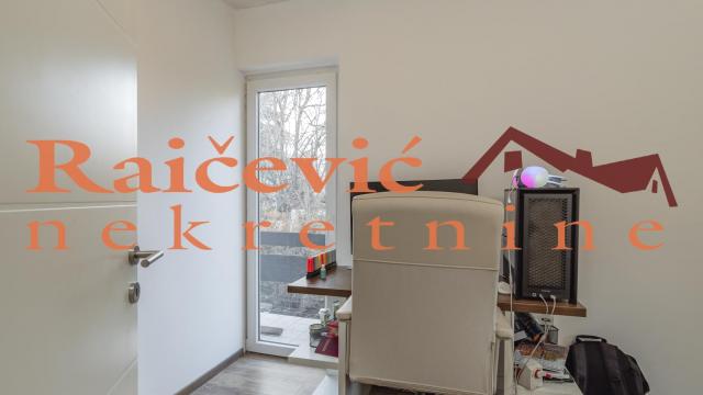 Kuća, četvorosoban, Izdavanje, 110m2, Dedinje, Savski venac, Koste Racina