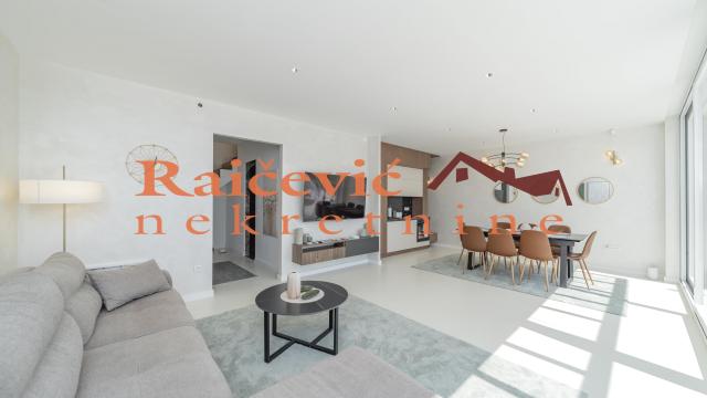 Kuća, Petosoban, Prodaja, 360m2, Sopot (mesto), Sopot, Mali Pozarevac