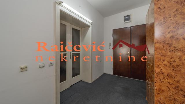 Poslovni prostor, Jednosoban, Izdavanje, 40m2, Centar, Stari grad, Francuska