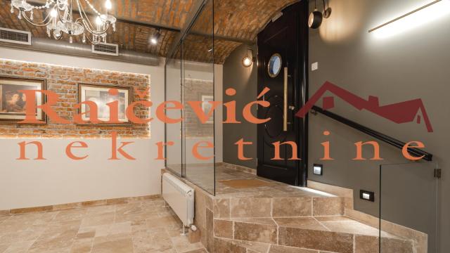 Poslovni prostor, Trosoban, Prodaja, 210m2, Centar, Stari grad, Djure Danicica