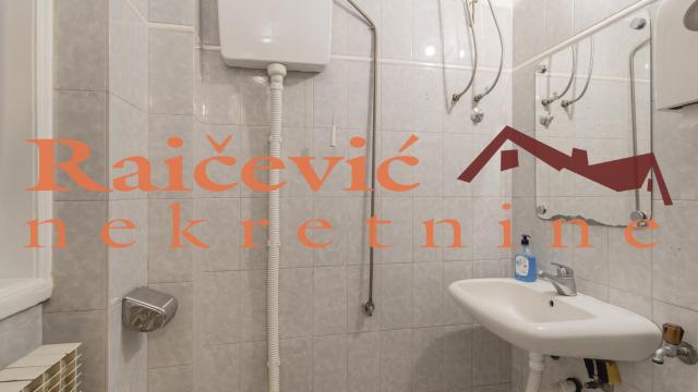 Poslovni prostor, Izdavanje, 239m2, Centar, Stari grad, Cara Urosa