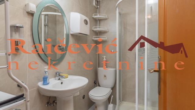 Poslovni prostor, Izdavanje, 239m2, Centar, Stari grad, Cara Urosa