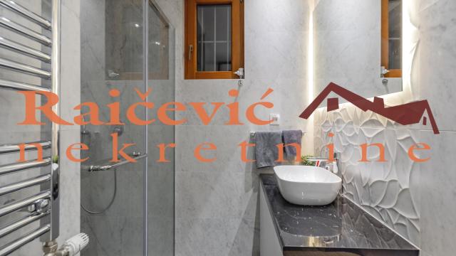 Stan, četvorosoban, Prodaja, 115m2, SC Vračar, Vračar, Juzni bulevar