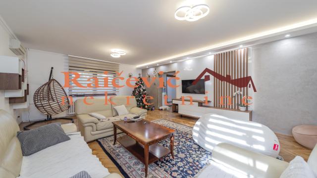 Kuća, četvorosoban, Izdavanje, 110m2, Dedinje, Savski venac, Koste Racina