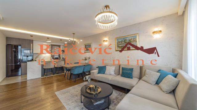 Stan, četvorosoban, Prodaja, 115m2, SC Vračar, Vračar, Juzni bulevar