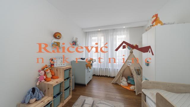 Stan, četvorosoban, Prodaja, 115m2, SC Vračar, Vračar, Juzni bulevar