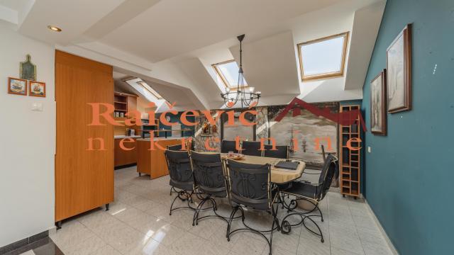 Stan, Petosoban, Prodaja, 158m2, Karadjordjev trg, Zemun, 22. oktobra