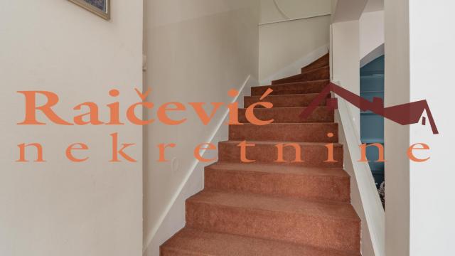 Stan, Petosoban, Prodaja, 158m2, Karadjordjev trg, Zemun, 22. oktobra