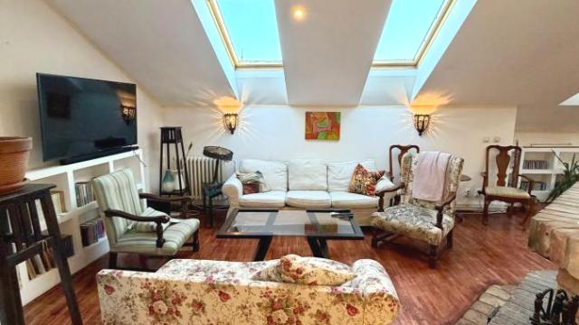 Stan, Petosoban, Izdavanje, 200m2, Skadarlija, Stari grad, Skadarska