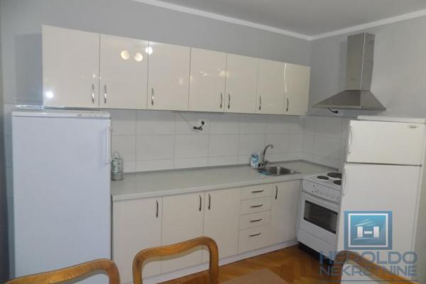 izdavanje, stanova,
centar-grad-paracin, 1048750, trosoban