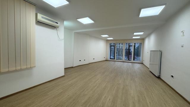 Poslovni prostor, Trosoban, Izdavanje, 72m2, Trg Nikole Pašića