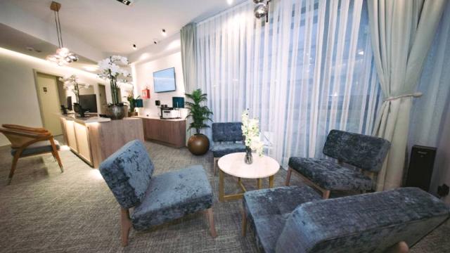 Stan, Petosoban i veći, Prodaja, 701m2, Takovska