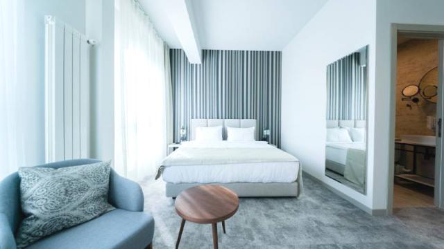 Stan, Petosoban i veći, Prodaja, 701m2, Takovska