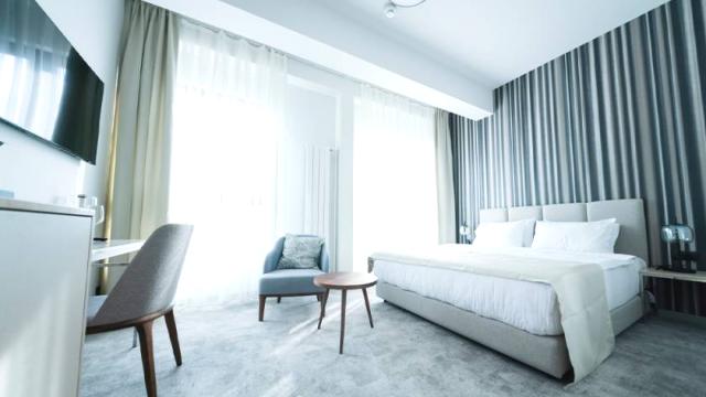 Stan, Petosoban i veći, Prodaja, 701m2, Takovska