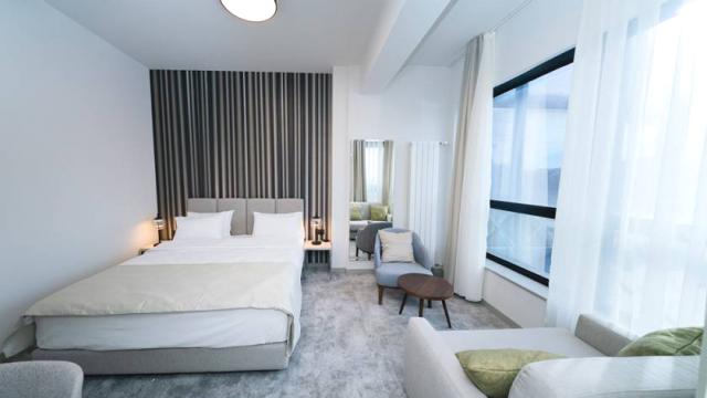 Stan, Petosoban i veći, Prodaja, 701m2, Takovska