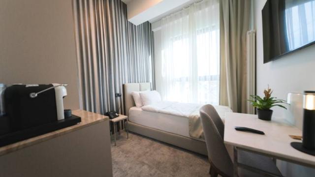 Stan, Petosoban i veći, Prodaja, 701m2, Takovska