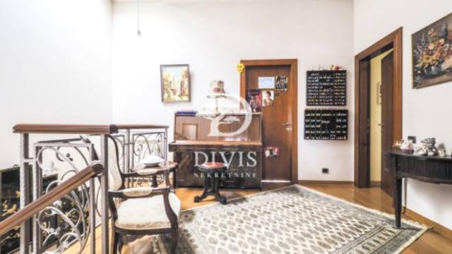 Stan, Petosoban, Prodaja, 250m2, Svetozara Markovića