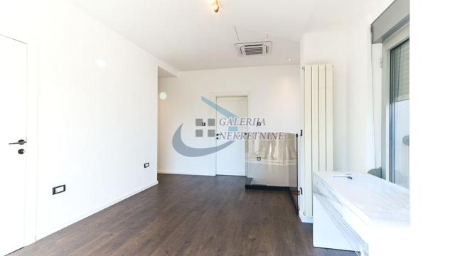 Stan, Petosoban, Izdavanje, 195m2, Banovo brdo, Čukarica, Kneza Višeslava