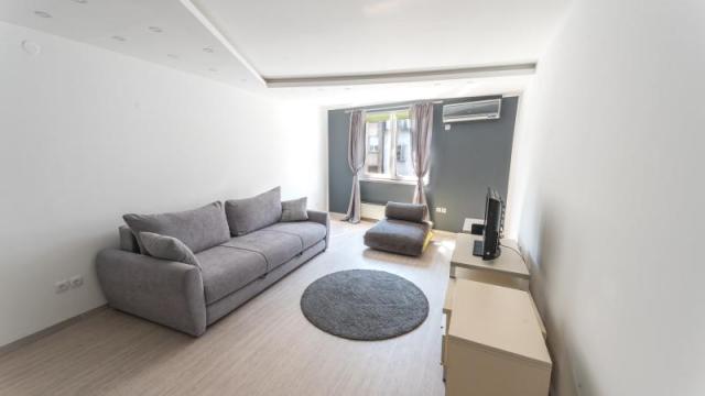 Stan, Jednoiposoban, Izdavanje, 43m2, Andrićev venac, Stari grad, Dečanska