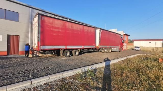 Poslovni prostor, Petosoban i veći, Prodaja, 765m2, Pojate, Okolno mesto, Svetog Tome 13