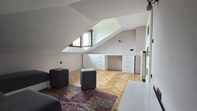 Kuća, Petosoban i veći, Prodaja, 150m2, Izletnicka