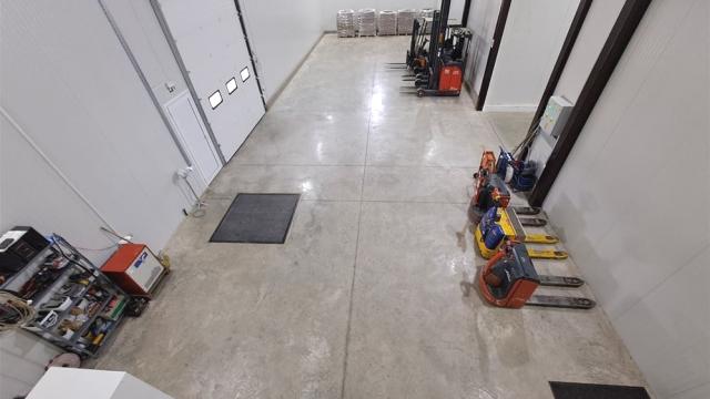 Poslovni prostor, Jednosoban, Izdavanje, 1000m2, Viljuša, Okolno mesto, Potes Pljosta 8a