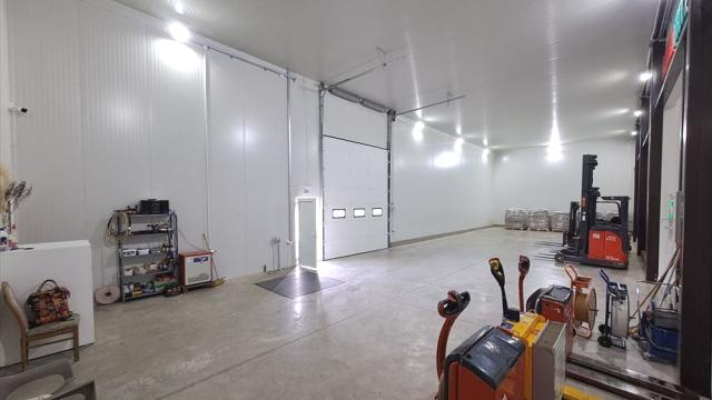 Poslovni prostor, Jednosoban, Izdavanje, 1000m2, Viljuša, Okolno mesto, Potes Pljosta 8a