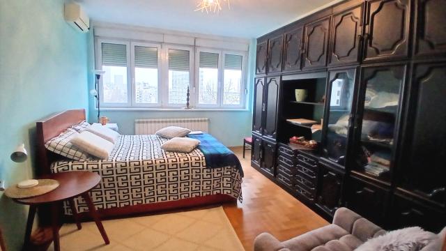 Stan, Dvosoban, Izdavanje, 88m2, Admirala Geprata