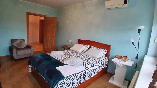 Stan, Dvosoban, Izdavanje, 88m2, Admirala Geprata