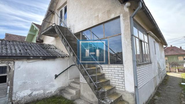 Kuća, Trosoban, Prodaja, 77m2, Ćuprija