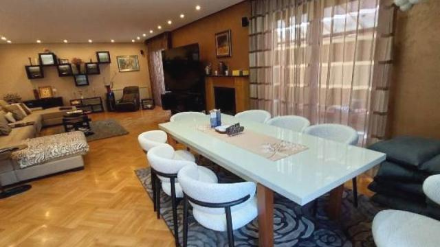 Stan, Petosoban, Prodaja, 400m2, Banovo brdo, Čukarica, Zimonjićeva