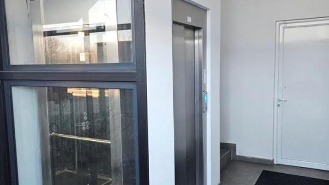 Poslovni prostor, Izdavanje, 2150m2, Plavi horizonti, Zemun, Cara Konstantina