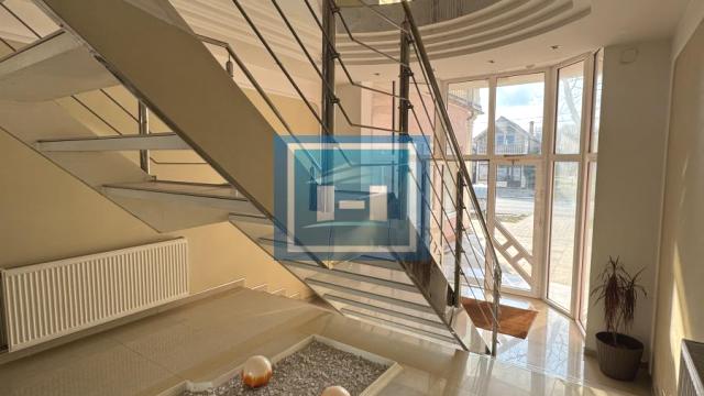 Poslovni prostor, Izdavanje, 110m2, Gradska lokacija, Ćuprija