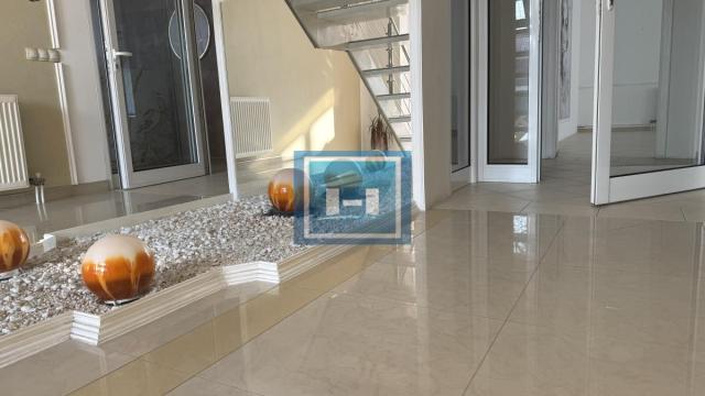 Poslovni prostor, Izdavanje, 110m2, Gradska lokacija, Ćuprija