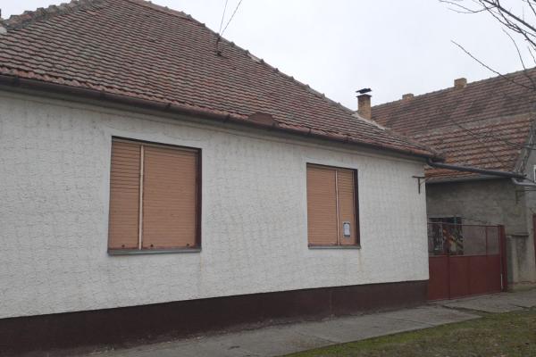 prodaja, kuca,
jarkovac-opstina-secanj, 1061250, trosoban-jarkovac