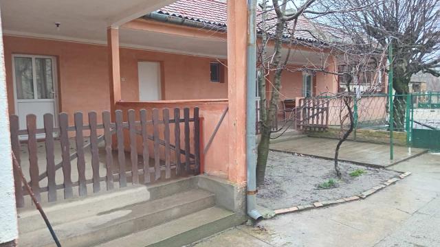 Kuća, Trosoban, Prodaja, 102m2, Jarkovac, Okolno mesto, Jarkovac