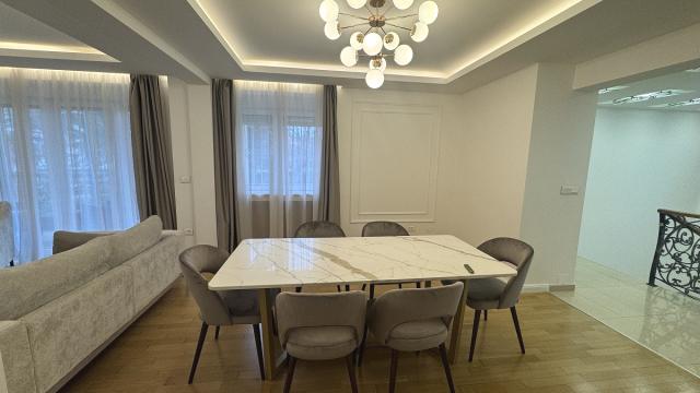 Stan, četvorosoban, Izdavanje, 150m2, Bulevar kneza Aleksandra Karađorđevića