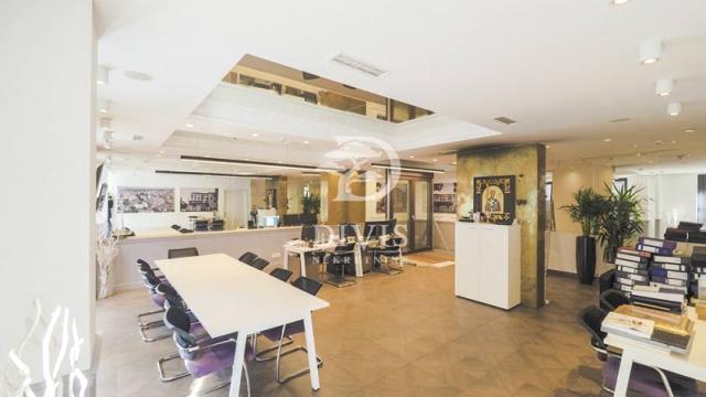 Poslovni prostor, Trosoban, Izdavanje, 117m2, Strahinjića Bana