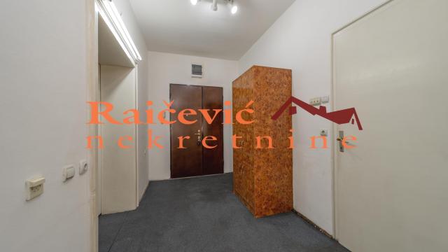 Poslovni prostor, Jednosoban, Izdavanje, 40m2, Centar, Stari grad, Francuska