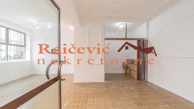 Poslovni prostor, Dvosoban, Prodaja, 49m2, Voždovac, Kumodraska