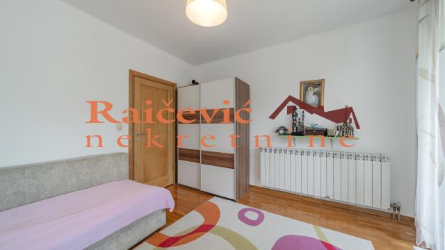 Stan, Petosoban, Prodaja, 142m2, Dedinje, Savski venac, Raska