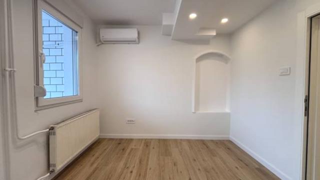 Poslovni prostor, četvorosoban, Izdavanje, 73m2, Antifašističke borbe