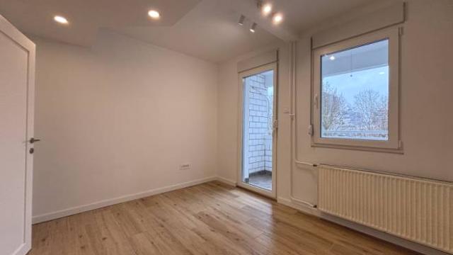 Poslovni prostor, četvorosoban, Izdavanje, 73m2, Antifašističke borbe