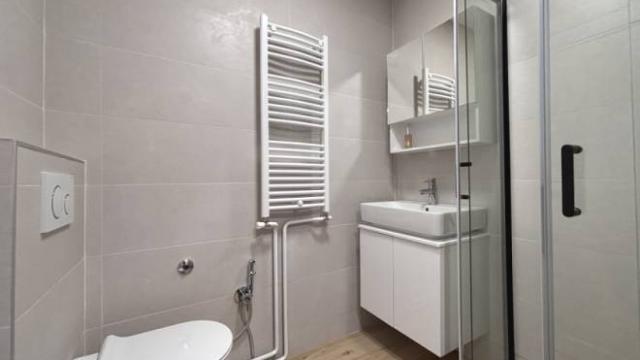 Poslovni prostor, četvorosoban, Izdavanje, 73m2, Antifašističke borbe