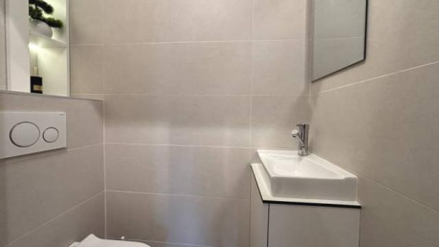 Poslovni prostor, četvorosoban, Izdavanje, 73m2, Antifašističke borbe