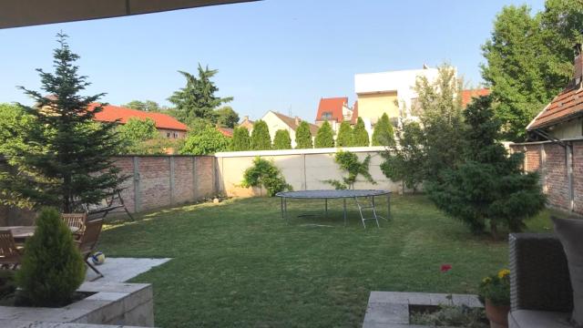 Kuća, Petosoban i veći, Izdavanje, 300m2, Zemun, Zemun